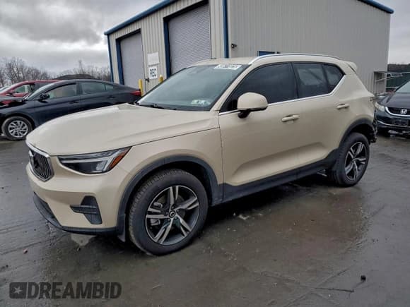 ✅ 2025 Volvo XC40 Core Bright Theme • VIN: YV4L12UJ1S2520527 • Lot: 93677025. Listed on Copart with 13,539 mi. Free auction sales archive from the USA and detailed vehicle history report at DreamBid. Image 1.