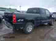 2006 Chevrolet Silverado 1500 LS z VIN 1GCEK19V76Z205081, wystawiony jako Copart lot #81746094 z przebiegiem 112 969 mil mil oraz Czysty tytuł • Clean title. Historia ofert i sprzedaży dostępna na DreamBid. Obrazek 3.