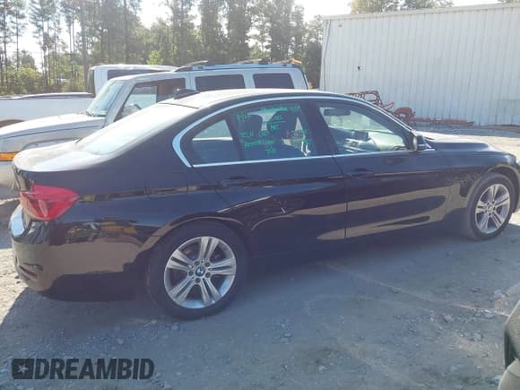 ✅ 2018 BMW 3 Series 330i • VIN: WBA8B9G58JNV00332 • Lot: 43117071. Wystawiony na IAAI z przebiegiem 112 882 mil. Bezpłatny archiwum sprzedaży aukcyjnych z USA i szczegółowy raport historii pojazdu na DreamBid. Zdjęcie 13.