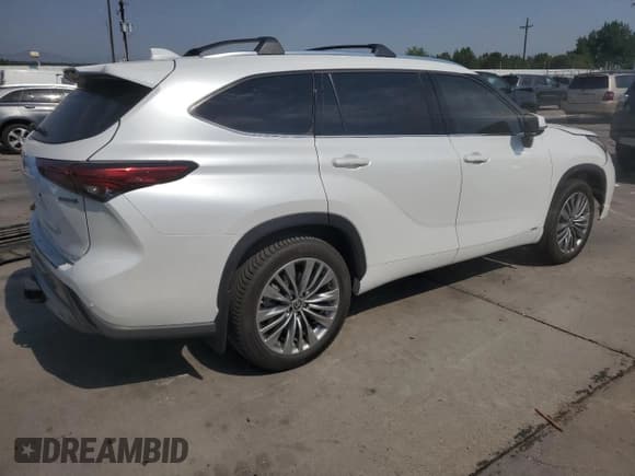 ✅ 2022 Toyota Highlander Hybrid Platinum • VIN: 5TDEBRCH7NS074588 • Lot: 67281835. Listed on Copart with 50,600 mi. Free auction sales archive from the USA and detailed vehicle history report at DreamBid. Image 3.