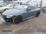 ✅ 2024 Nissan Z Nismo • VIN: JN1BZ4CH9RM360447 • Lot: 42457597. Wystawiony na IAAI z przebiegiem 9 723 mil. Bezpłatny archiwum sprzedaży aukcyjnych z USA i szczegółowy raport historii pojazdu na DreamBid. Zdjęcie 2.