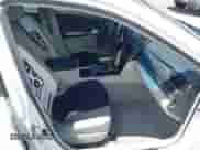 2012 Toyota Camry XLE z VIN 4T1BD1FK8CU058586, wystawiony jako IAAI lot #42463228 z przebiegiem 102 952 mil mil oraz . Historia ofert i sprzedaży dostępna na DreamBid. Obrazek 5.