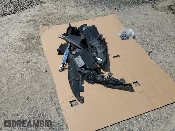 ✅ 2020 Chrysler Pacifica Hybrid Limited • VIN: 2C4RC1N79LR196363 • Lot: 66153455. Listed on Copart with 55,761 mi. Free auction sales archive from the USA and detailed vehicle history report at DreamBid. Image 13.