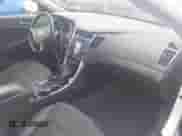 2013 Hyundai Sonata SE z VIN 5NPEC4ACXDH802979, wystawiony jako IAAI lot #43427784 z przebiegiem 106 031 mil mil oraz . Historia ofert i sprzedaży dostępna na DreamBid. Obrazek 5.