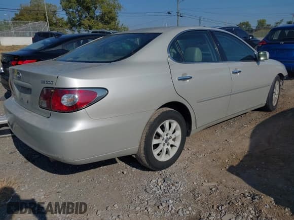 ✅ 2002 Lexus ES 300 • VIN: JTHBF30G520083013 • Lot: 43122709. Wystawiony na IAAI z przebiegiem 169 121 mil. Bezpłatny archiwum sprzedaży aukcyjnych z USA i szczegółowy raport historii pojazdu na DreamBid. Zdjęcie 4.