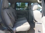 ✅ 2006 Ford Explorer XLS • VIN: 1FMEU72E66ZA17378 • Lot: 43011028. Wystawiony na IAAI z przebiegiem 169 260 mil. Bezpłatny archiwum sprzedaży aukcyjnych z USA i szczegółowy raport historii pojazdu na DreamBid. Zdjęcie 8.