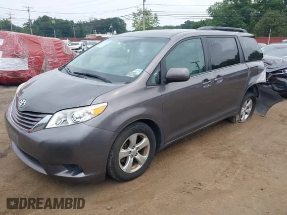 ✅ 2015 Toyota Sienna LE AAS • VIN: 5TDKK3DC6FS598495 • Lot: 42870508. Wystawiony na IAAI z przebiegiem 75 134 mil. Bezpłatny archiwum sprzedaży aukcyjnych z USA i szczegółowy raport historii pojazdu na DreamBid. Zdjęcie 2.