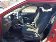 ✅ 2014 Hyundai Veloster • VIN: KMHTC6ADXEU185114 • Lot: 49252325. Wystawiony na Copart z przebiegiem 125 082 mil. Bezpłatny archiwum sprzedaży aukcyjnych z USA i szczegółowy raport historii pojazdu na DreamBid. Zdjęcie 7.