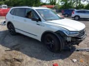 ✅ 2024 Volkswagen Tiguan SE R-Line Black • VIN: 3VVCB7AX4RM099266 • Lot: 42236374. Wystawiony na IAAI z przebiegiem 16 788 mil. Bezpłatny archiwum sprzedaży aukcyjnych z USA i szczegółowy raport historii pojazdu na DreamBid. Zdjęcie 1.