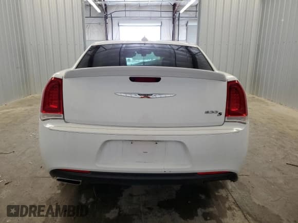 ✅ 2020 Chrysler 300 S • VIN: 2C3CCABT5LH180663 • Лот: 67478675. Опубликован ранее на Copart с пробегом 120 504 миль. Бесплатный доступ к архиву аукционных продаж из США и подробный отчёт об истории автомобиля на DreamBid. Изображение 6.