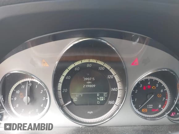 ✅ 2011 Mercedes-Benz E 350 Luxury • VIN: WDDHF8HB8BA411896 • Lot: 43484713. Wystawiony na IAAI z przebiegiem 219 809 mil. Bezpłatny archiwum sprzedaży aukcyjnych z USA i szczegółowy raport historii pojazdu na DreamBid. Zdjęcie 7.