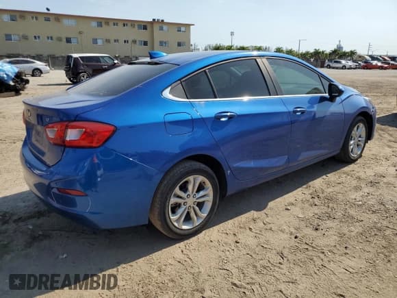 ✅ 2019 Chevrolet Cruze LT • VIN: 1G1BE5SM4K7113539 • Lot: 51098283. Listed on Copart with 19,085 mi. Free auction sales archive from the USA and detailed vehicle history report at DreamBid. Image 3.