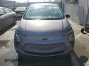 ✅ 2023 Chevrolet Bolt EV 2LT • VIN: 1G1FX6S09P4144888 • Lot: 72917204. Wystawiony na Copart z przebiegiem 31 583 mil. Bezpłatny archiwum sprzedaży aukcyjnych z USA i szczegółowy raport historii pojazdu na DreamBid. Zdjęcie 5.