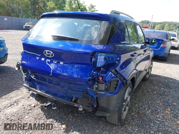 ✅ 2023 Hyundai Venue SEL • VIN: KMHRC8A33PU221192 • Lot: 43201811. Listed on IAAI with 21,862 mi. Free auction sales archive from the USA and detailed vehicle history report at DreamBid. Image 4.