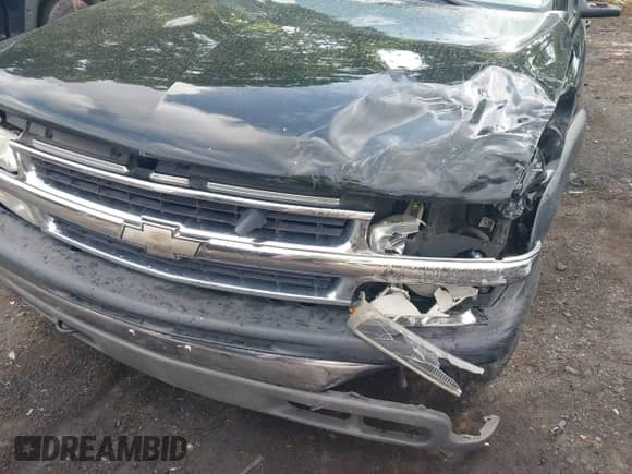 2002 Chevrolet Tahoe LS z VIN 1GNEC13Z32J231413, wystawiony jako IAAI lot #42144130 z przebiegiem 286 759 mil mil oraz . Historia ofert i sprzedaży dostępna na DreamBid. Obrazek 6.