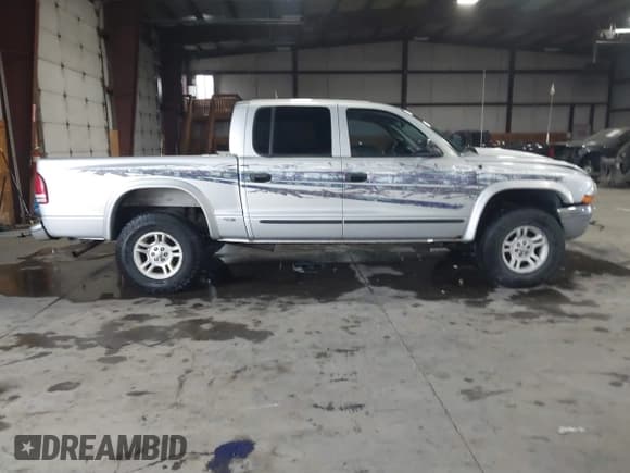 ✅ 2004 Dodge Dakota SLT • VIN: 1D7HG48N64S523528 • Lot: 41199575. Wystawiony na IAAI z przebiegiem 261 239 mil. Bezpłatny archiwum sprzedaży aukcyjnych z USA i szczegółowy raport historii pojazdu na DreamBid. Zdjęcie 13.