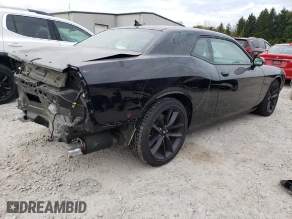 ✅ 2022 Dodge Challenger R/T • VIN: 2C3CDZBT2NH193952 • Lot: 71886054. Wystawiony na Copart z przebiegiem 10 040 mil. Bezpłatny archiwum sprzedaży aukcyjnych z USA i szczegółowy raport historii pojazdu na DreamBid. Zdjęcie 3.
