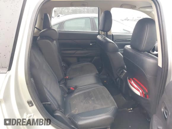 ✅ 2020 Mitsubishi Outlander SE • VIN: JA4AD3A33LZ025441 • Lot: 41566929. Listed on IAAI with 97,891 mi. Free auction sales archive from the USA and detailed vehicle history report at DreamBid. Image 8.