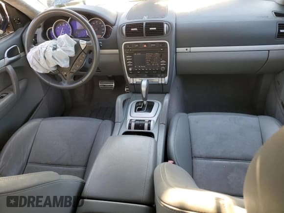 ✅ 2010 Porsche Cayenne GTS • VIN: WP1AD2AP6ALA62078 • Lot: 42240135. Wystawiony na Copart z przebiegiem 127 848 mil. Bezpłatny archiwum sprzedaży aukcyjnych z USA i szczegółowy raport historii pojazdu na DreamBid. Zdjęcie 8.