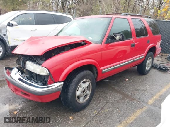 ✅ 2000 Chevrolet Blazer LT • VIN: 1GNDT13W8Y2331382 • Lot: 40840945. Wystawiony na IAAI z przebiegiem 153 308 mil. Bezpłatny archiwum sprzedaży aukcyjnych z USA i szczegółowy raport historii pojazdu na DreamBid. Zdjęcie 2.