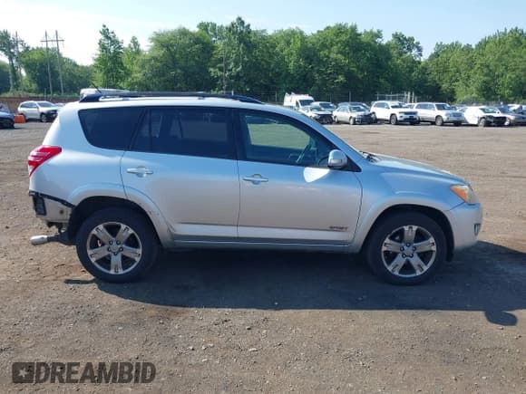 ✅ 2011 Toyota RAV4 Sport • VIN: JTMRK4DVXB5101129 • Lot: 42604898. Listed on IAAI with 177,518 mi. Free auction sales archive from the USA and detailed vehicle history report at DreamBid. Image 13.