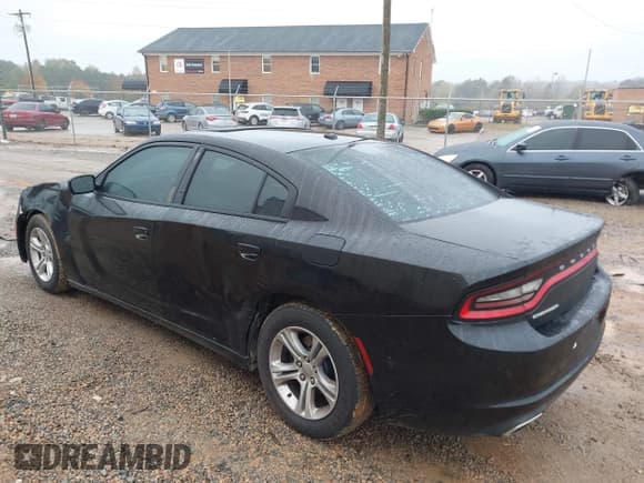✅ 2015 Dodge Charger SE • VIN: 2C3CDXBG9FH858371 • Lot: 43546020. Wystawiony na IAAI z przebiegiem 332 779 mil. Bezpłatny archiwum sprzedaży aukcyjnych z USA i szczegółowy raport historii pojazdu na DreamBid. Zdjęcie 3.
