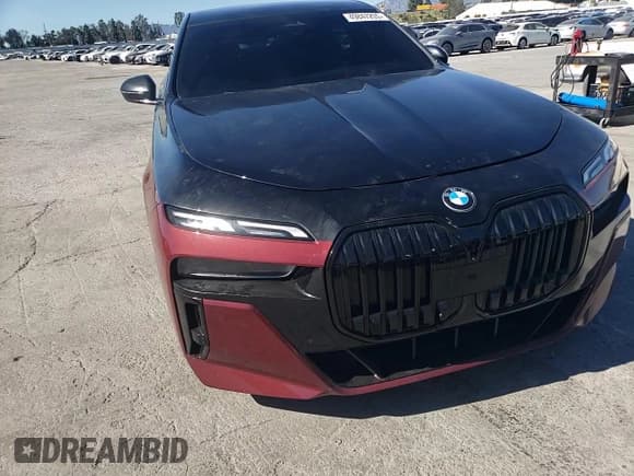 ✅ 2023 BMW 7 Series 760i xDrive • VIN: WBA33EJ09PCM11421 • Лот: 49847205. Опубликован ранее на Copart с пробегом Не указан. Бесплатный доступ к архиву аукционных продаж из США и подробный отчёт об истории автомобиля на DreamBid. Изображение 11.