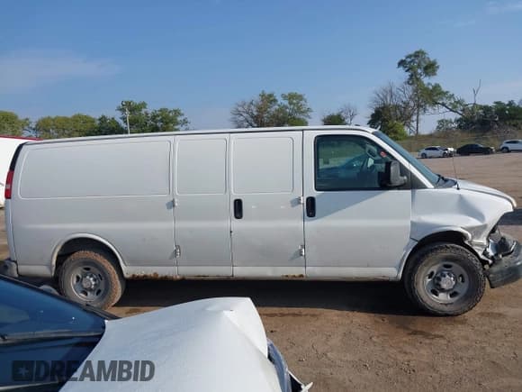 ✅ 2017 Chevrolet Express Cargo • VIN: 1GCWGBFF1H1136625 • Lot: 43149664. Listed on IAAI with 207,694 mi. Free auction sales archive from the USA and detailed vehicle history report at DreamBid. Image 14.