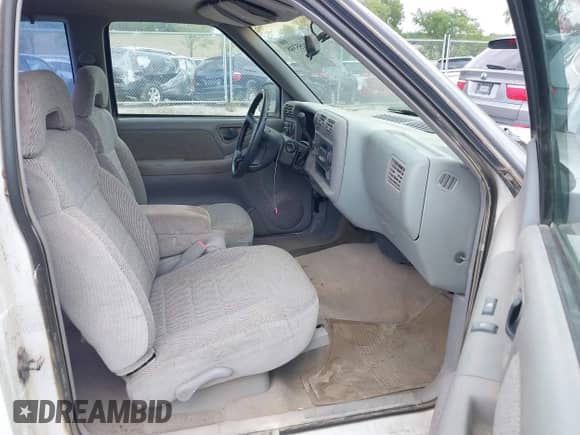 1995 Chevrolet S-10 LS с VIN 1GCDT19WXS8129972, выставлен на аукционе IAAI как лот 42455348 с пробегом 176 732 миль миль и . История ставок и продаж доступна на DreamBid. Изображение 5.