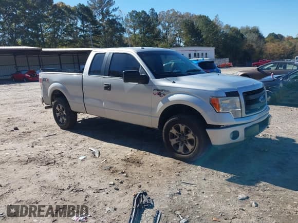 ✅ 2014 Ford F-150 XLT • VIN: 1FTFX1EF8EKE08525 • Lot: 43617904. Wystawiony na IAAI z przebiegiem 358 413 mil. Bezpłatny archiwum sprzedaży aukcyjnych z USA i szczegółowy raport historii pojazdu na DreamBid. Zdjęcie 1.