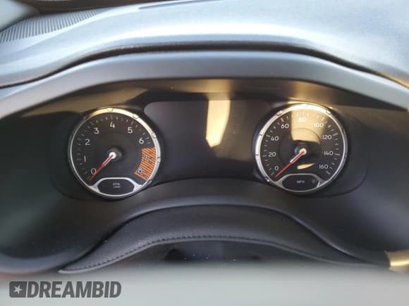 ✅ 2023 Jeep Renegade Limited • VIN: ZACNJDD10PPP19506 • Лот: 77950404. Опубликован ранее на Copart с пробегом Не указан. Бесплатный доступ к архиву аукционных продаж из США и подробный отчёт об истории автомобиля на DreamBid. Изображение 9.