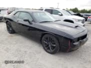 ✅ 2022 Dodge Challenger R/T • VIN: 2C3CDZBT2NH193952 • Lot: 71886054. Wystawiony na Copart z przebiegiem 10 040 mil. Bezpłatny archiwum sprzedaży aukcyjnych z USA i szczegółowy raport historii pojazdu na DreamBid. Zdjęcie 4.