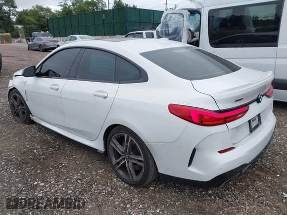 ✅ 2020 BMW 2 Series M235i xDrive • VIN: WBA13AL05L7F78801 • Lot: 42968789. Wystawiony na IAAI z przebiegiem 42 334 mil. Bezpłatny archiwum sprzedaży aukcyjnych z USA i szczegółowy raport historii pojazdu na DreamBid. Zdjęcie 3.