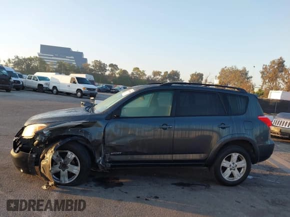 ✅ 2006 Toyota RAV4 Sport • VIN: JTMZK32V766001017 • Лот: 43491648. Опубликован ранее на IAAI с пробегом 207 829 миль. Бесплатный доступ к архиву аукционных продаж из США и подробный отчёт об истории автомобиля на DreamBid. Изображение 13.