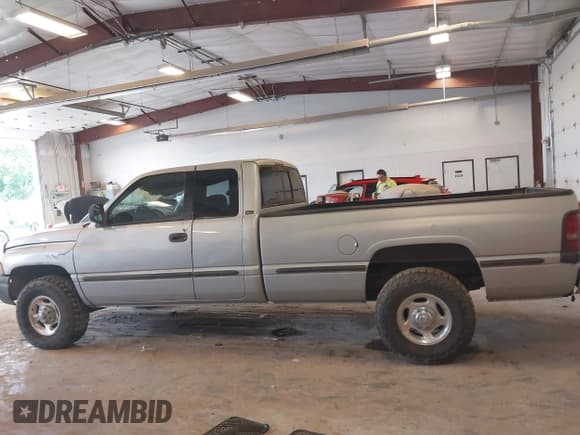 ✅ 2002 Dodge 2500 • VIN: 3B7KC23692M204727 • Лот: 42656564. Опубликован ранее на IAAI с пробегом 250 608 миль. Бесплатный доступ к архиву аукционных продаж из США и подробный отчёт об истории автомобиля на DreamBid. Изображение 14.
