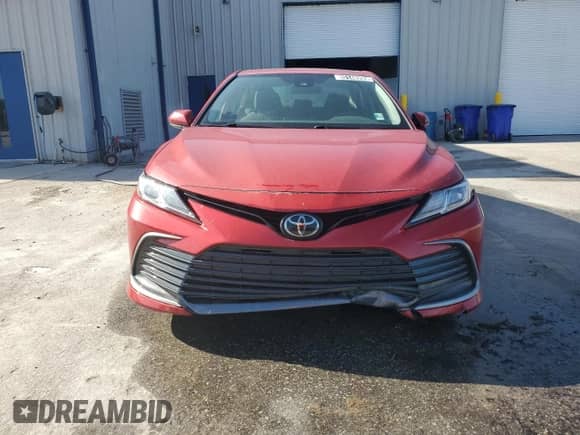 2023 Toyota Camry LE z VIN 4T1C11AK5PU115918, wystawiony jako Copart lot #85148995 z przebiegiem 57 491 mil mil oraz Czysty tytuł • Clean title. Historia ofert i sprzedaży dostępna na DreamBid. Obrazek 5.