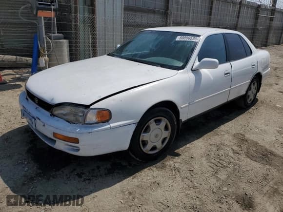 ✅ 1995 Toyota Camry LE • VIN: JT2GK12E3S0081465 • Lot: 80890595. Wystawiony na Copart z przebiegiem 105 832 mil. Bezpłatny archiwum sprzedaży aukcyjnych z USA i szczegółowy raport historii pojazdu na DreamBid. Zdjęcie 1.