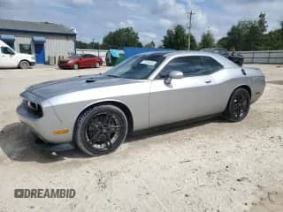 2013 Dodge Challenger R/T Classic z VIN 2C3CDYBT1DH685641, wystawiony jako Copart lot #71019225 z przebiegiem 126 344 mil mil oraz Szkoda całkowita • Salvage title. Historia ofert i sprzedaży dostępna na DreamBid. Obrazek 1.