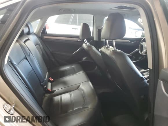 ✅ 2015 Volkswagen Passat SE • VIN: 1VWBV7A31FC065715 • Lot: 92909525. Listed on Copart with 158,703 mi. Free auction sales archive from the USA and detailed vehicle history report at DreamBid. Image 10.