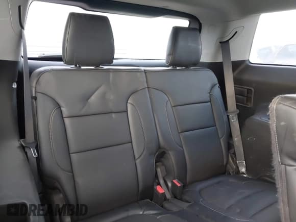 ✅ 2017 GMC Acadia SLT • VIN: 1GKKNNLS5HZ180821 • Lot: 43271302. Wystawiony na IAAI z przebiegiem 131 964 mil. Bezpłatny archiwum sprzedaży aukcyjnych z USA i szczegółowy raport historii pojazdu na DreamBid. Zdjęcie 18.