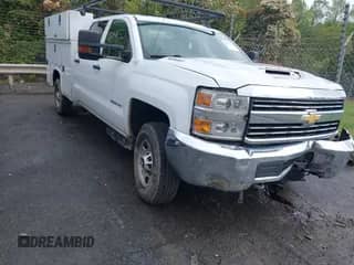 ✅ 2018 Chevrolet Silverado 2500HD • VIN: 1GB1CUEYXJF159046 • Lot: 42017951. Wystawiony na IAAI z przebiegiem Nie podano. Bezpłatny archiwum sprzedaży aukcyjnych z USA i szczegółowy raport historii pojazdu na DreamBid. Zdjęcie 1.