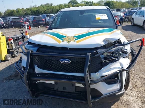 ✅ 2022 Ford Police Interceptor Utility • VIN: 1FM5K8AB2NGA02664 • Lot: 40499840. Wystawiony na IAAI z przebiegiem 7 067 mil. Bezpłatny archiwum sprzedaży aukcyjnych z USA i szczegółowy raport historii pojazdu na DreamBid. Zdjęcie 12.