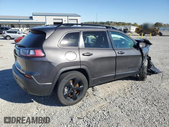 ✅ 2023 Jeep Cherokee Altitude Lux • VIN: 1C4PJMMB0PD102724 • Lot: 89711975. Wystawiony na Copart z przebiegiem Nie podano. Bezpłatny archiwum sprzedaży aukcyjnych z USA i szczegółowy raport historii pojazdu na DreamBid. Zdjęcie 3.