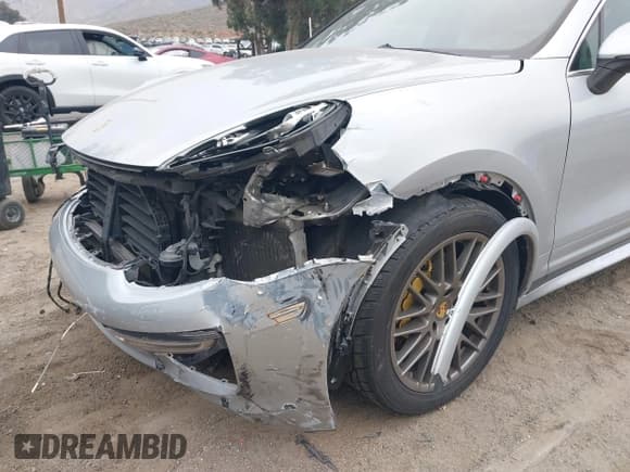 ✅ 2017 Porsche Cayenne S • VIN: WP1AB2A2XHLA51668 • Lot: 42347854. Listed on IAAI with 85,227 mi. Free auction sales archive from the USA and detailed vehicle history report at DreamBid. Image 6.