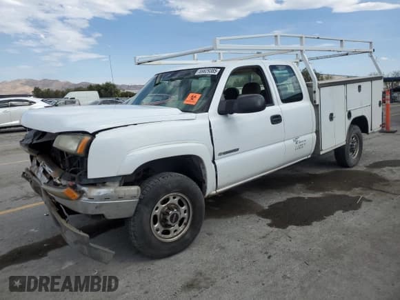 ✅ 2005 Chevrolet Silverado 1500 • VIN: 1GBHC29U75E320619 • Лот: 69829385. Опубликован ранее на Copart с пробегом Не указан. Бесплатный доступ к архиву аукционных продаж из США и подробный отчёт об истории автомобиля на DreamBid. Изображение 1.