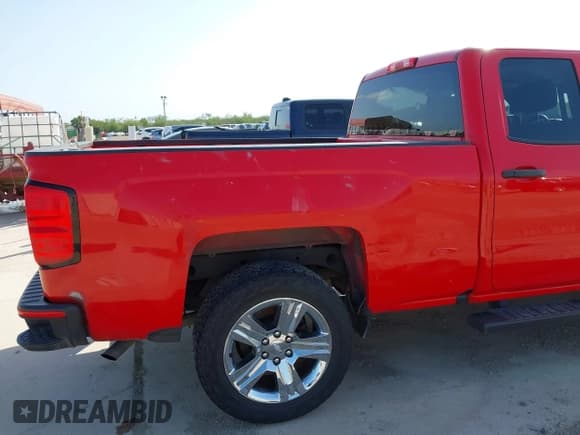 ✅ 2018 Chevrolet Silverado 1500 Custom • VIN: 1GCRCPEH0JZ164030 • Лот: 42543518. Опубликован ранее на IAAI с пробегом 126 708 миль. Бесплатный доступ к архиву аукционных продаж из США и подробный отчёт об истории автомобиля на DreamBid. Изображение 19.