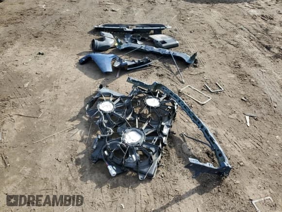 ✅ 2021 Chevrolet Silverado 1500 LTZ • VIN: 3GCUYGET0MG132005 • Lot: 49079175. Wystawiony na Copart z przebiegiem 90 246 mil. Bezpłatny archiwum sprzedaży aukcyjnych z USA i szczegółowy raport historii pojazdu na DreamBid. Zdjęcie 12.