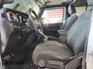 ✅ 2018 Jeep Wrangler Unlimited Sahara • VIN: 1C4HJXEG6JW216240 • Лот: 81991285. Опубликован ранее на Copart с пробегом 87 608 миль. Бесплатный доступ к архиву аукционных продаж из США и подробный отчёт об истории автомобиля на DreamBid. Изображение 7.