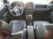 ✅ 2015 Jeep Patriot Sport • VIN: 1C4NJPAA6FD172098 • Lot: 84980925. Wystawiony na Copart z przebiegiem 131 489 mil. Bezpłatny archiwum sprzedaży aukcyjnych z USA i szczegółowy raport historii pojazdu na DreamBid. Zdjęcie 8.