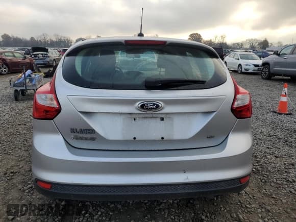 ✅ 2012 Ford Focus SE • VIN: 1FAHP3K23CL188553 • Lot: 93265285. Wystawiony na Copart z przebiegiem 63 010 mil. Bezpłatny archiwum sprzedaży aukcyjnych z USA i szczegółowy raport historii pojazdu na DreamBid. Zdjęcie 6.